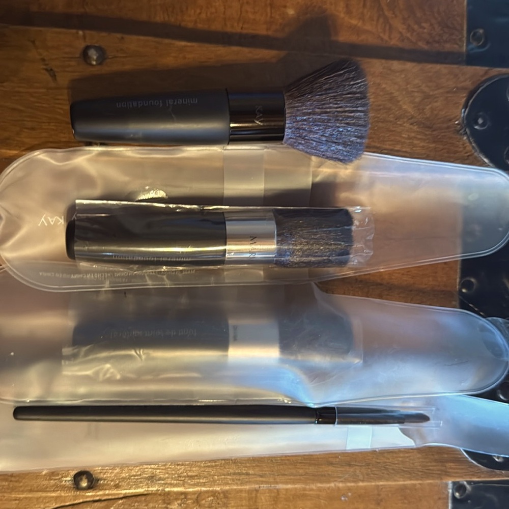 Mary Kay Makeup Brushes-Mineral Foundation, Cream Eye brushes+Shadow-Hazelnut
